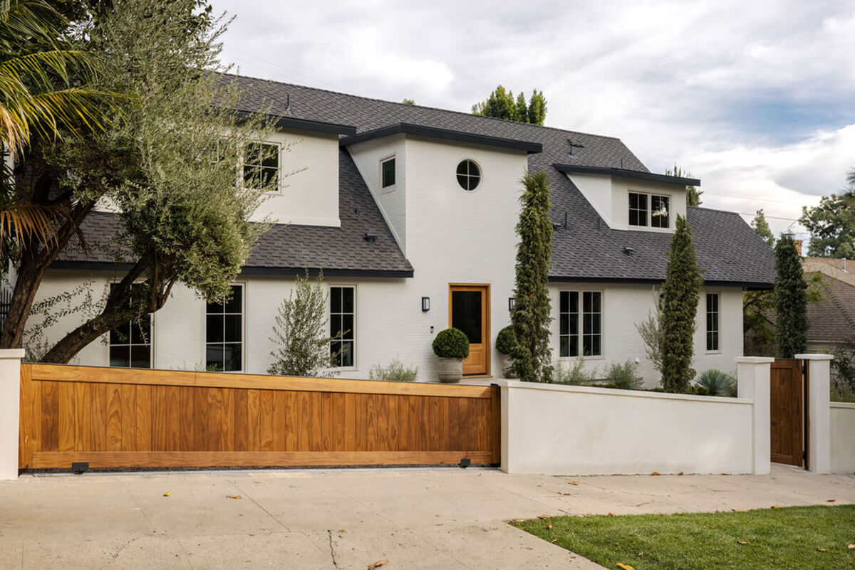 Impressive Renovation in Los Feliz by Studio Hus