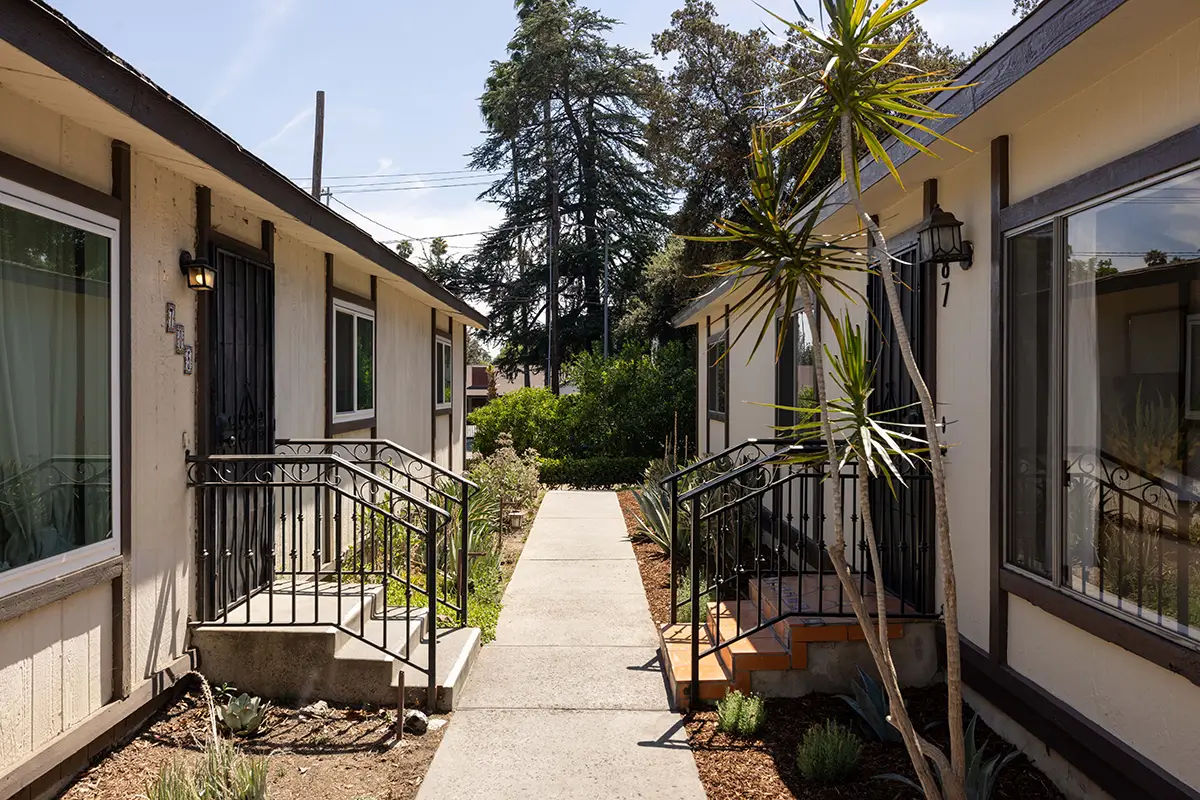 Orange Grove Ave