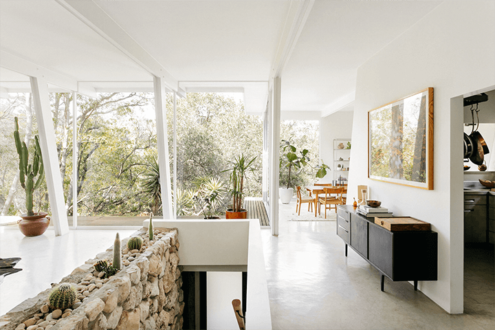 Glassy midcentury gem in the Hollywood Hills returns