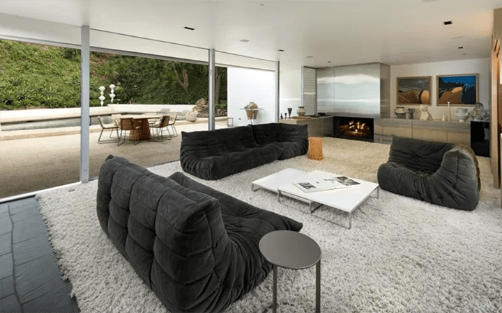The living room of The Hammerman House by Neutra and the sliding glass door