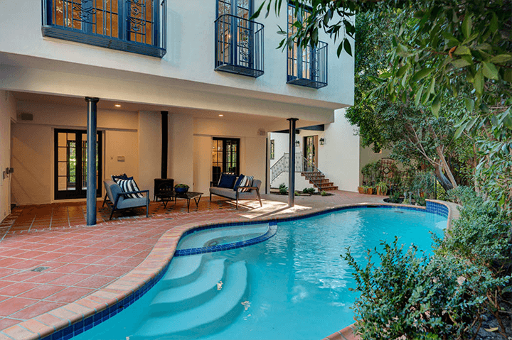 Swimming of the French Colonial in Los Feliz