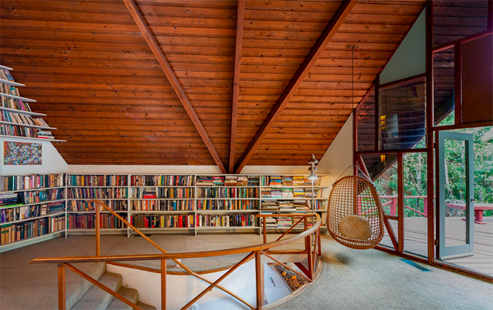 Bookshelf and staircase 