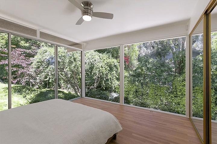 Bedroom with a great outside view